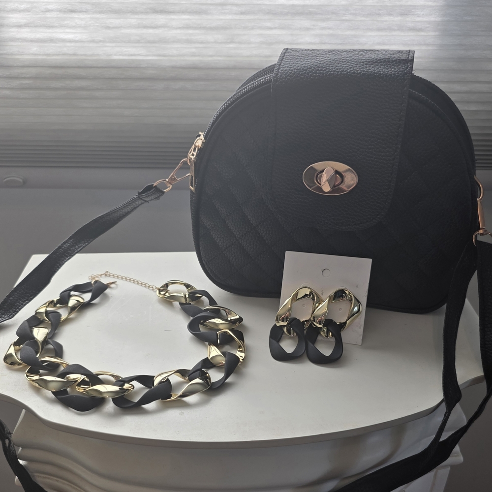 Elegant Black Quilted Women's Bag